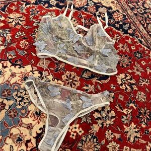 Lingerie set (never worn)